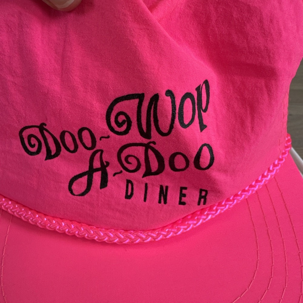 Vintage Doo Woo A-Doo Diner Neon Pink Rope Nylon Hat Made By Capital - Picture 2 of 9